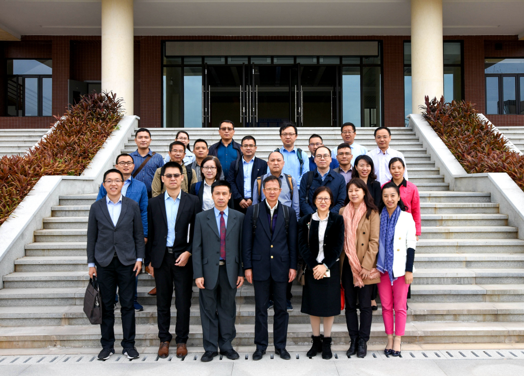 香港叶氏化工集团总裁叶子轩先生率队来学院开展产学研合作洽谈